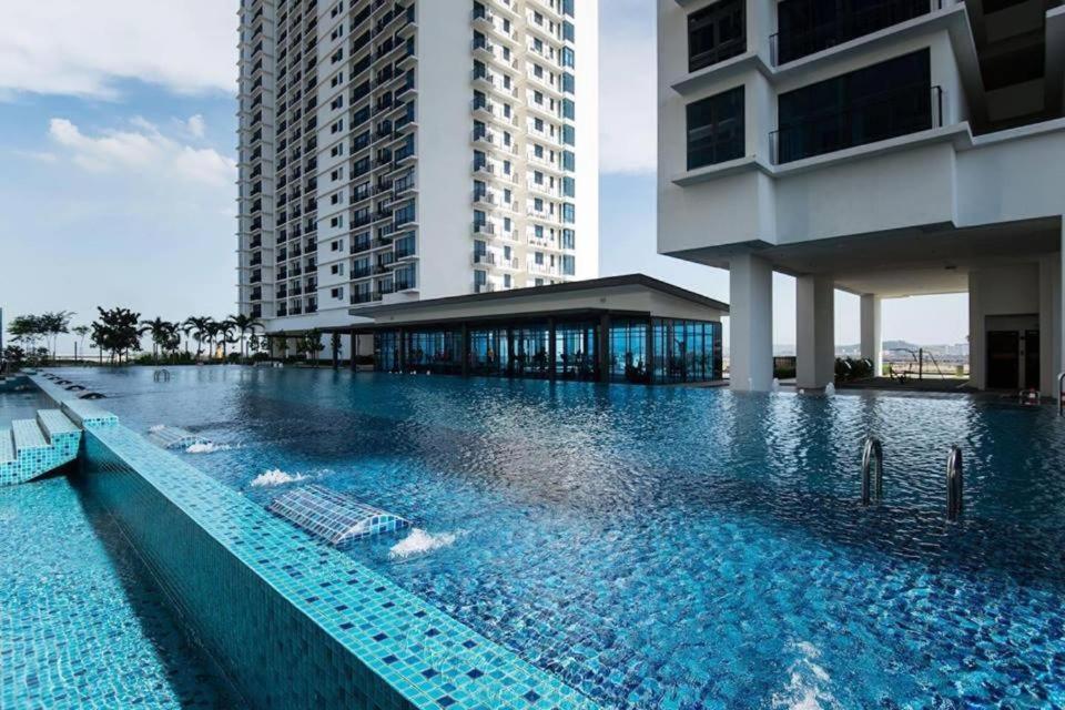 Plus Suite 2 -Trefoil Setia Alam Kuala Selangor Exterior foto